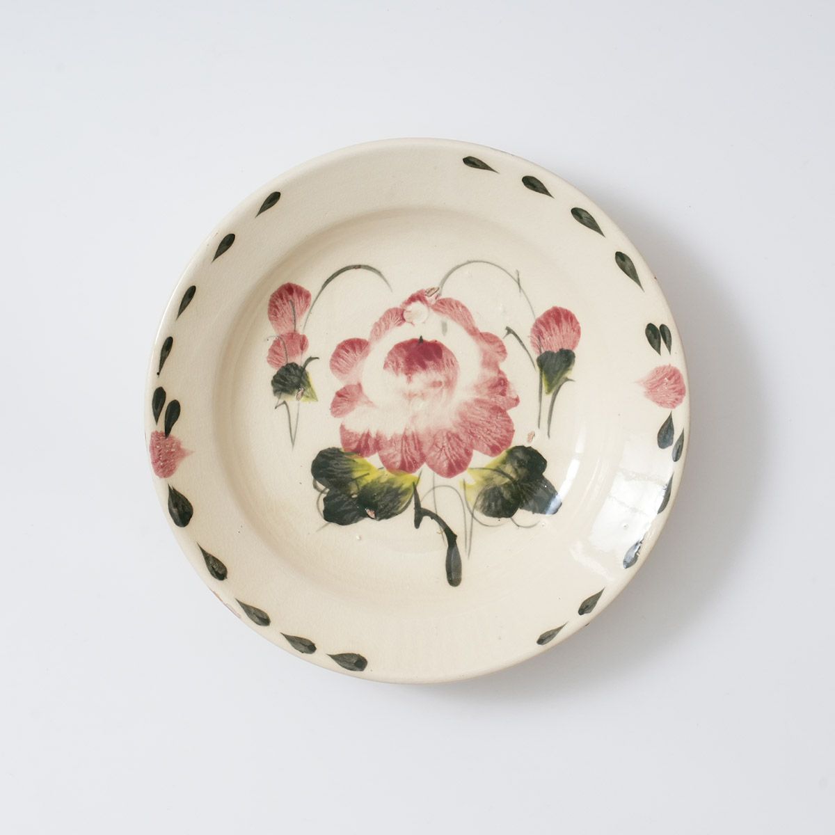 ベトナム南部で古くから焼かれていた陶器「ソンベ焼」を、個別販売して