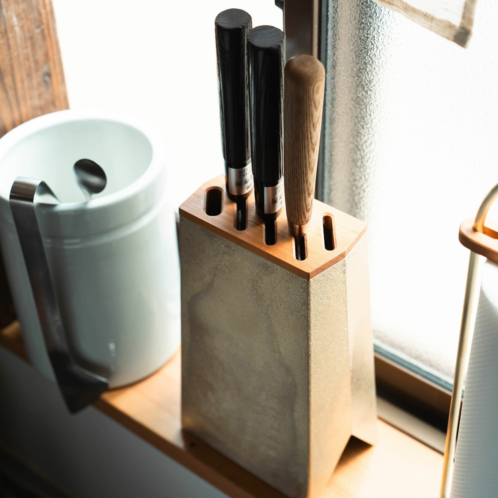 FUTAGAMI 包丁立て FUTAGAMI包丁立て宅配便送料無料 | シキとサイ